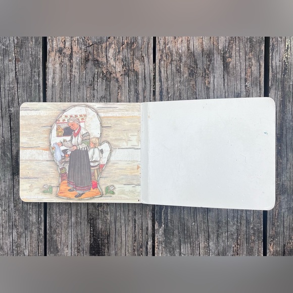 ‘THE MITTEN’ VINTAGE UKRANIAN STORY BOARD BOOK BY JAN BRETT - Picture 5 of 10